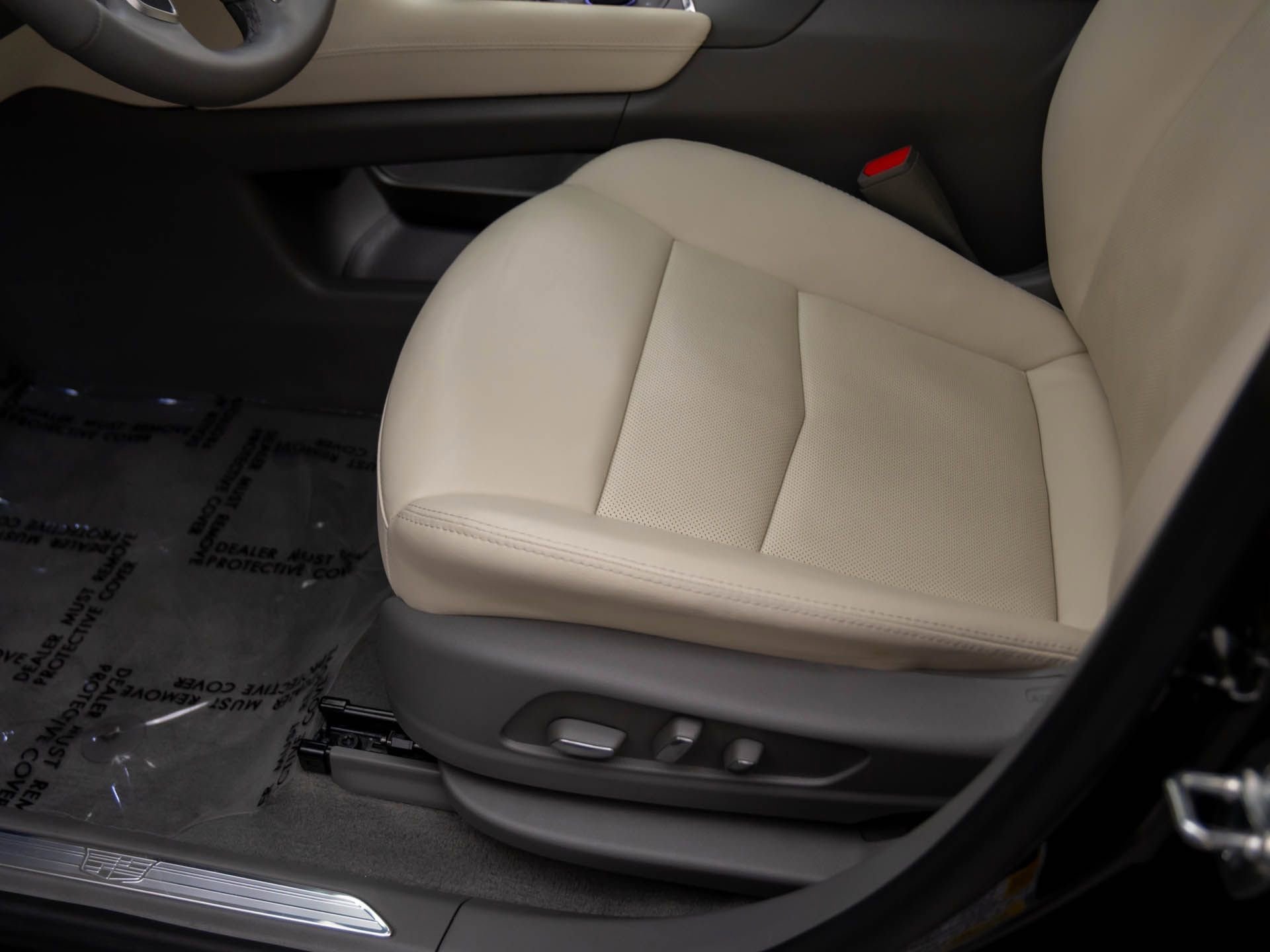 Certified 2025 Cadillac XT5 Premium Luxury w/ LPO, Floor Liner Package image 20