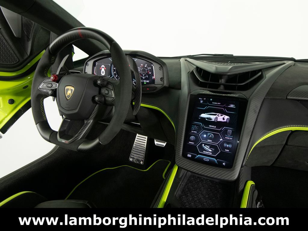 Used 2025 Lamborghini Revuelto image 33