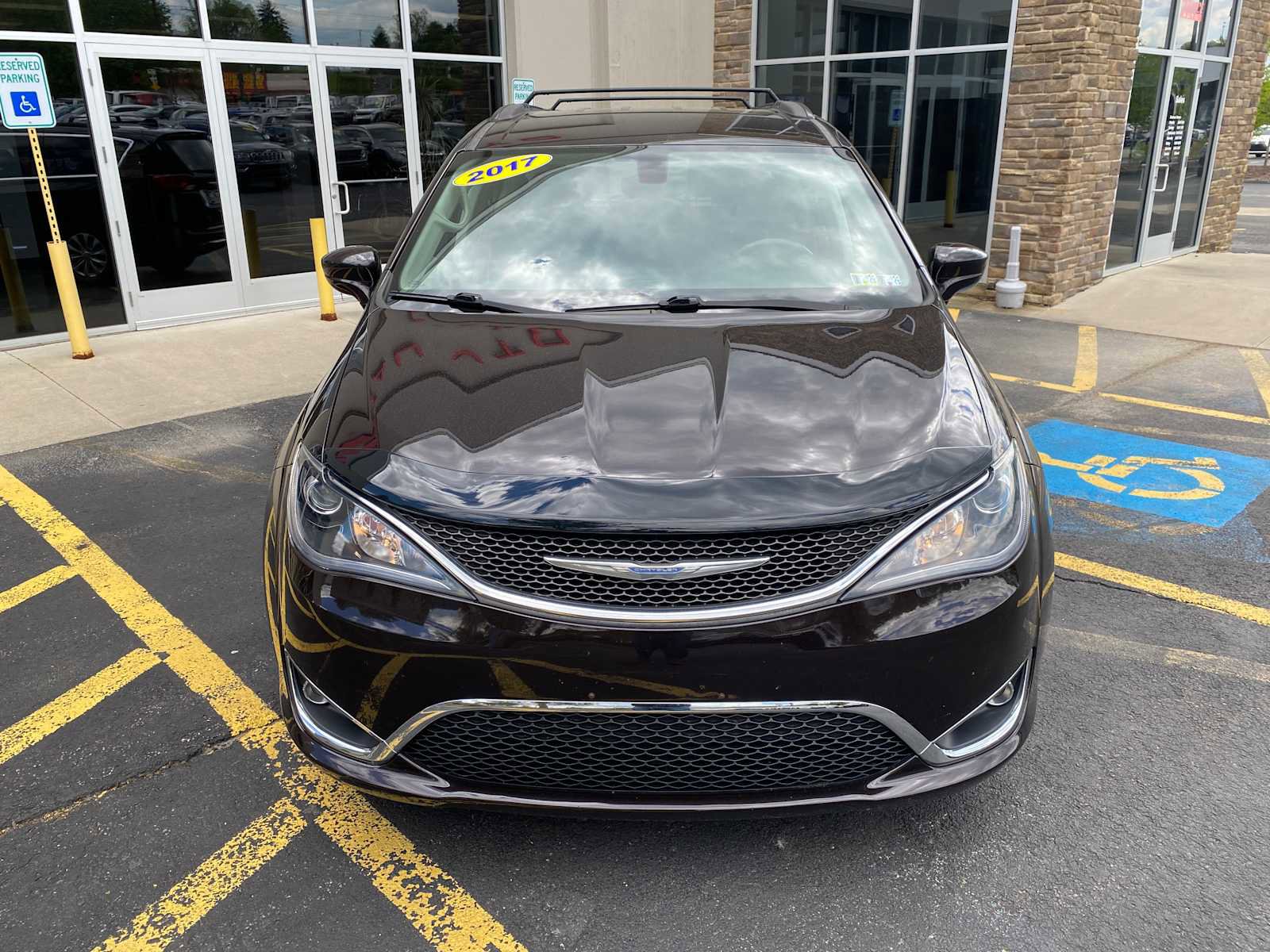 Used 2017 Chrysler Pacifica Touring-L FWD image 12