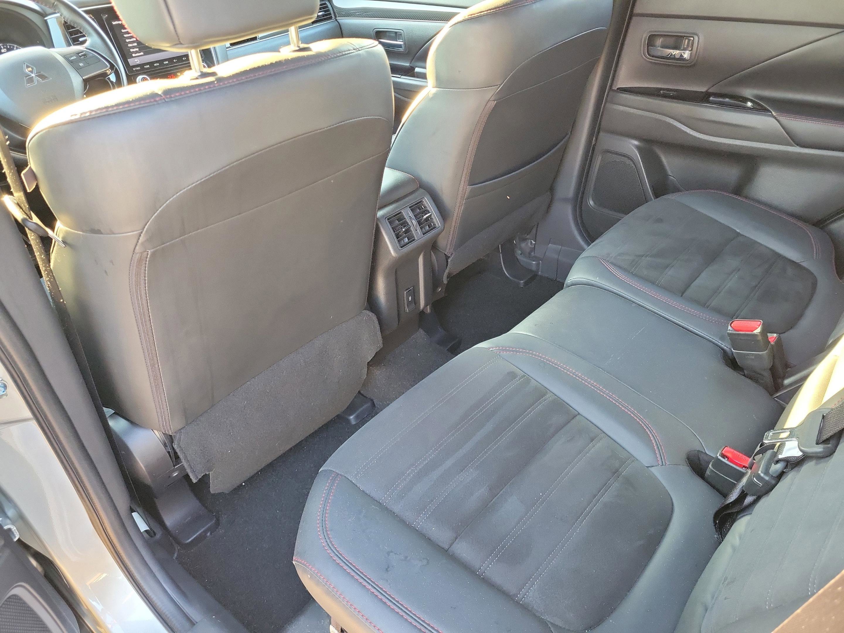 Used 2020 Mitsubishi Outlander SE image 14