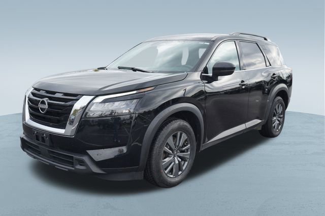 Used 2023 Nissan Pathfinder SV image 3