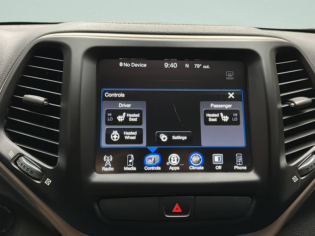 Used 2016 Jeep Cherokee Latitude w/ Cold Weather Group AWD/4WD image 24