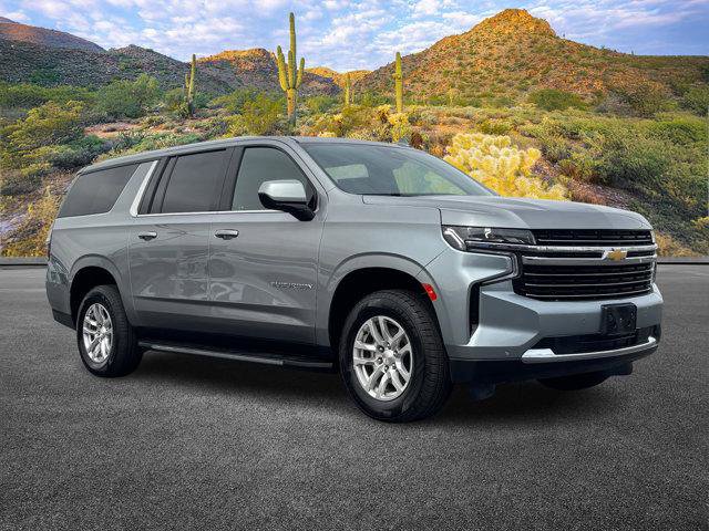 Used 2023 Chevrolet Suburban LT RWD image 2