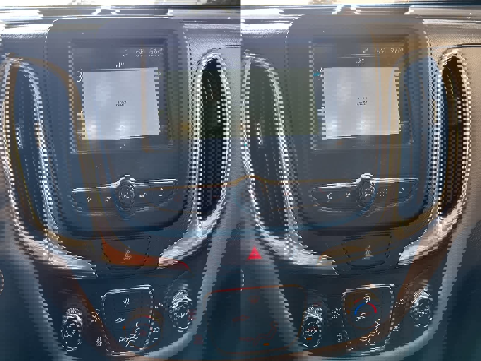 Used 2018 Chevrolet Equinox LS image 27