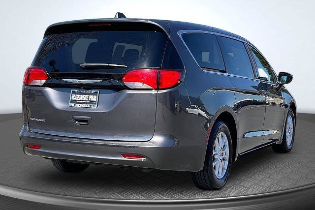 Used 2022 Chrysler Voyager LX FWD image 2