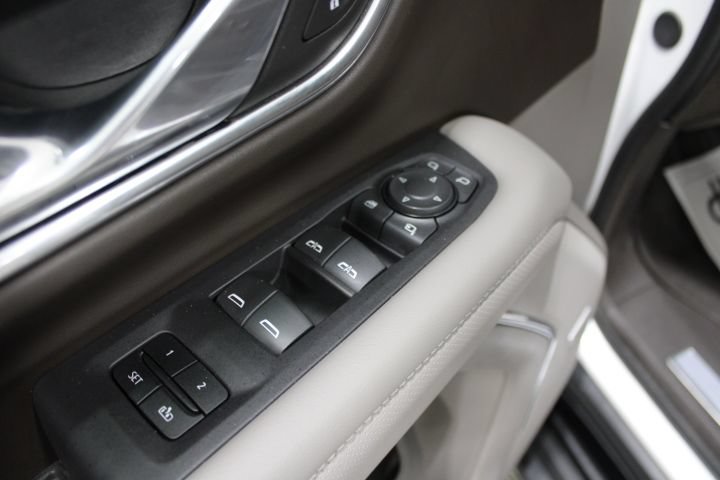 Used 2024 GMC Yukon SLT w/ SLT Luxury Package AWD/4WD image 18