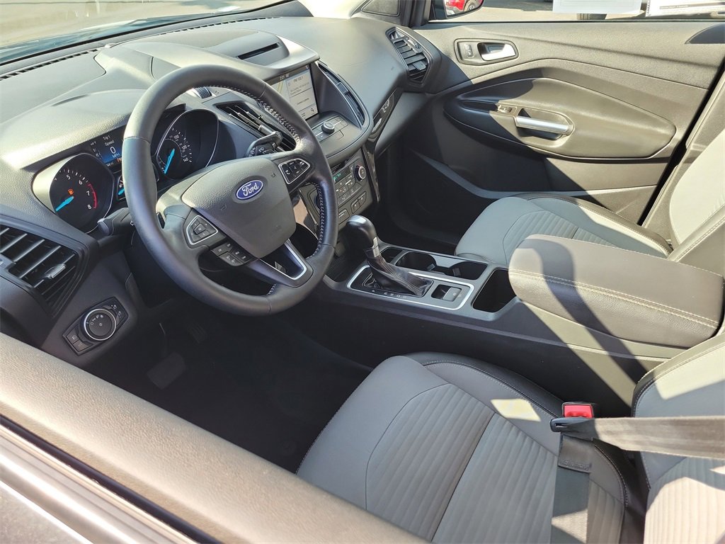 Used 2018 Ford Escape SE w/ SE Sport Appearance Package image 3