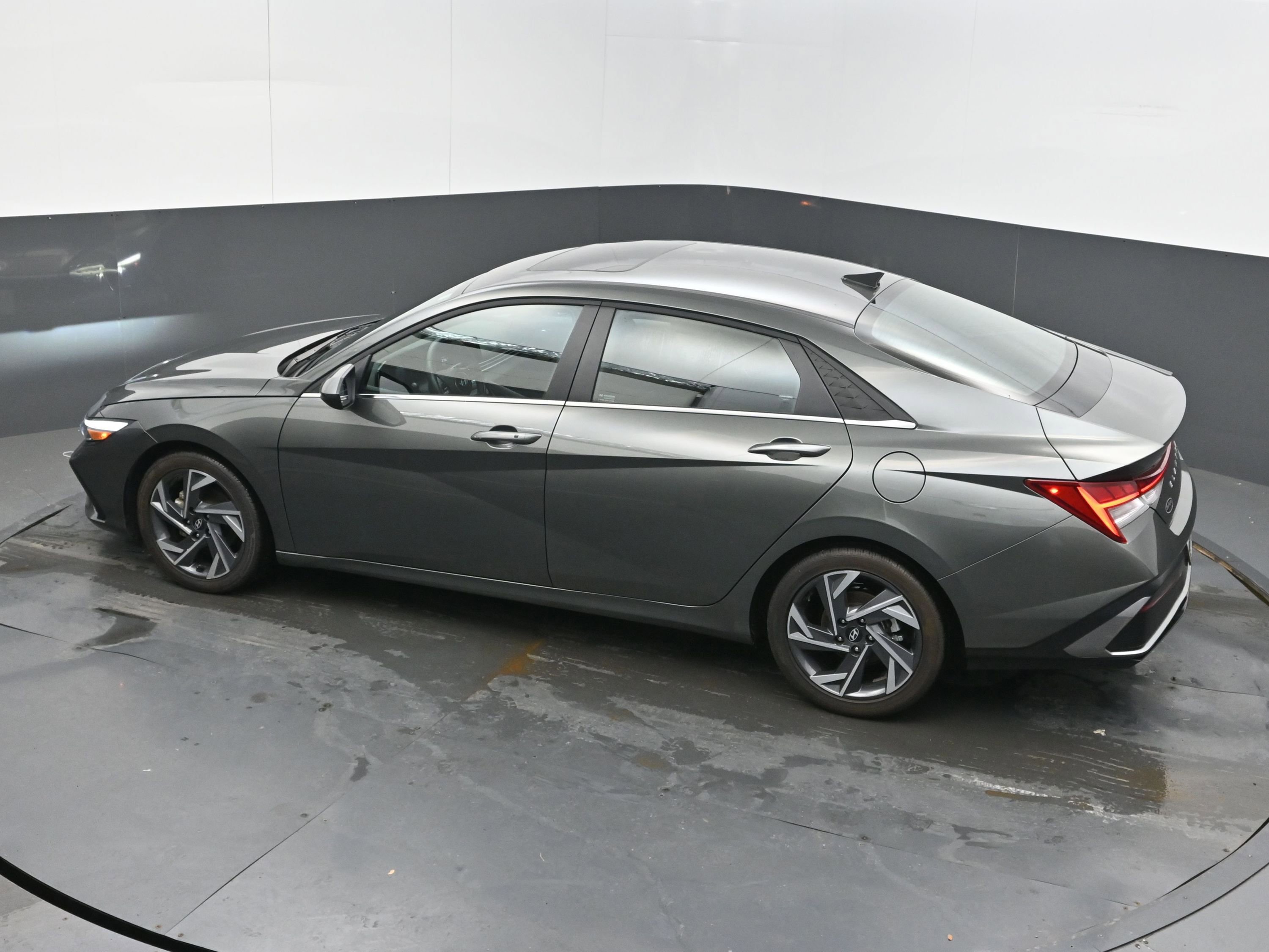 Used 2025 Hyundai Elantra SEL image 34