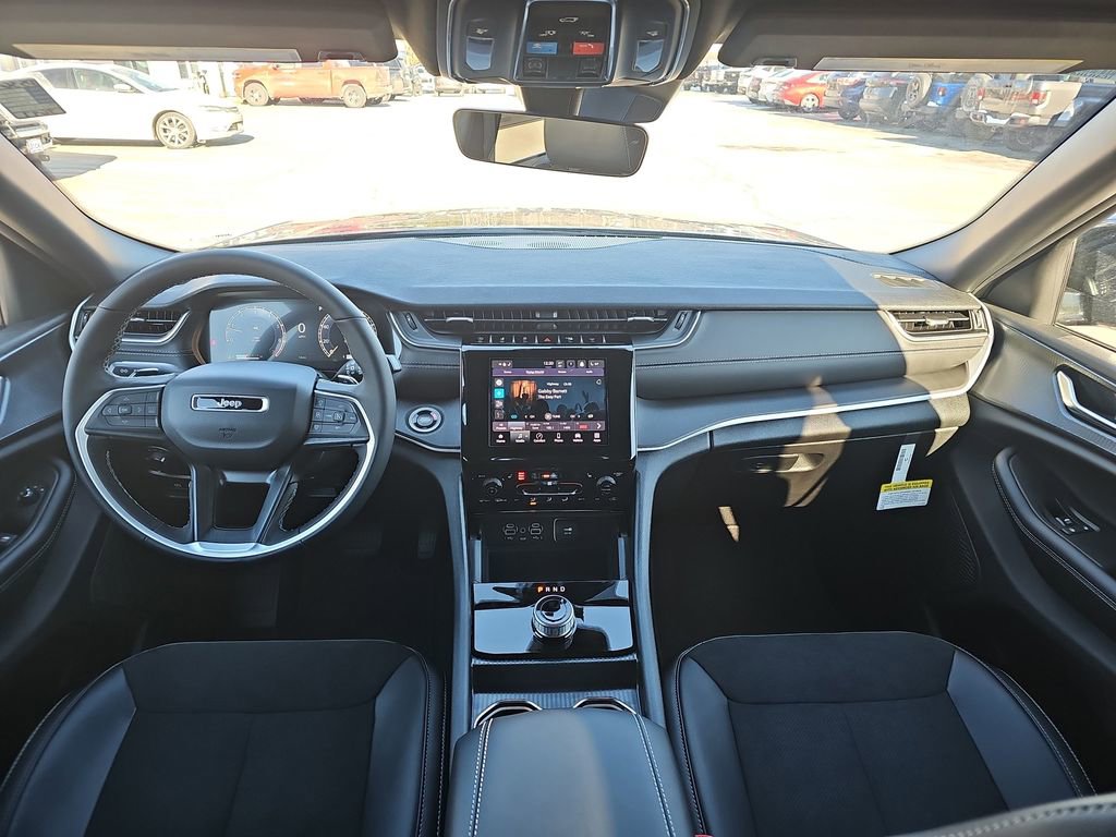 New 2025 Jeep Grand Cherokee Altitude image 14