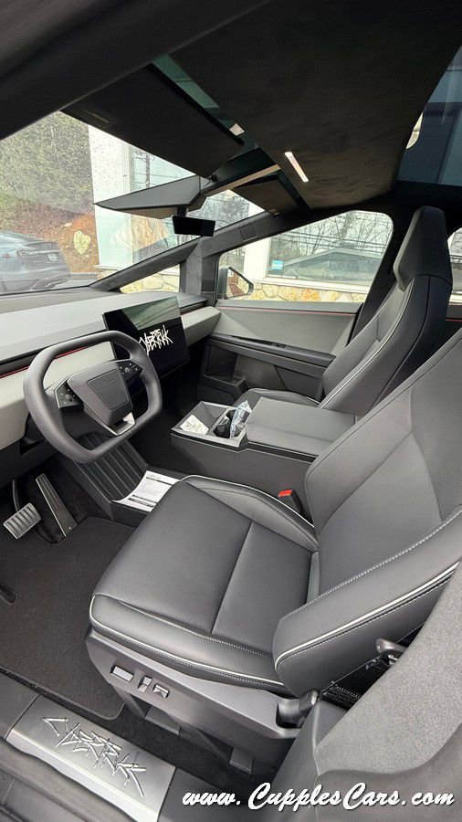 Used 2025 Tesla Cybertruck AWD Crew Cab image 27