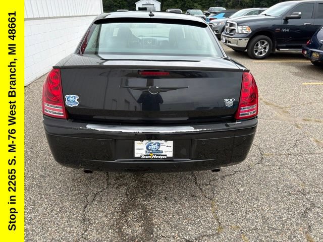 Used 2010 Chrysler 300 C RWD image 8
