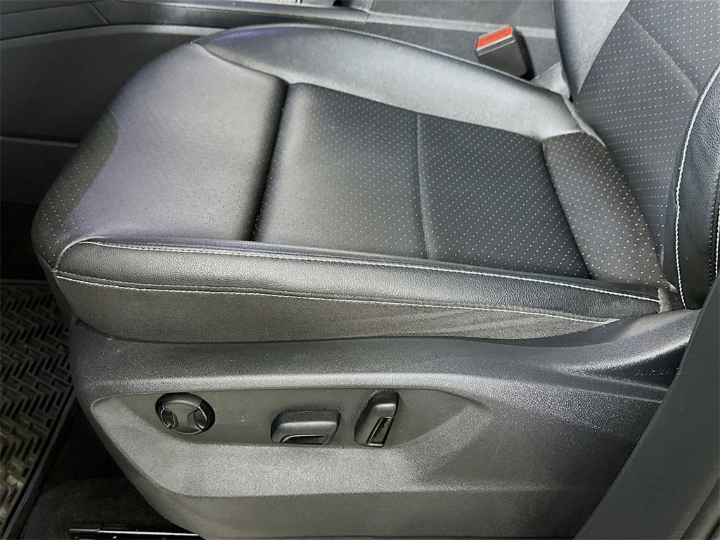 Used 2023 Volkswagen Atlas SE w/ Panoramic Sunroof Package image 9