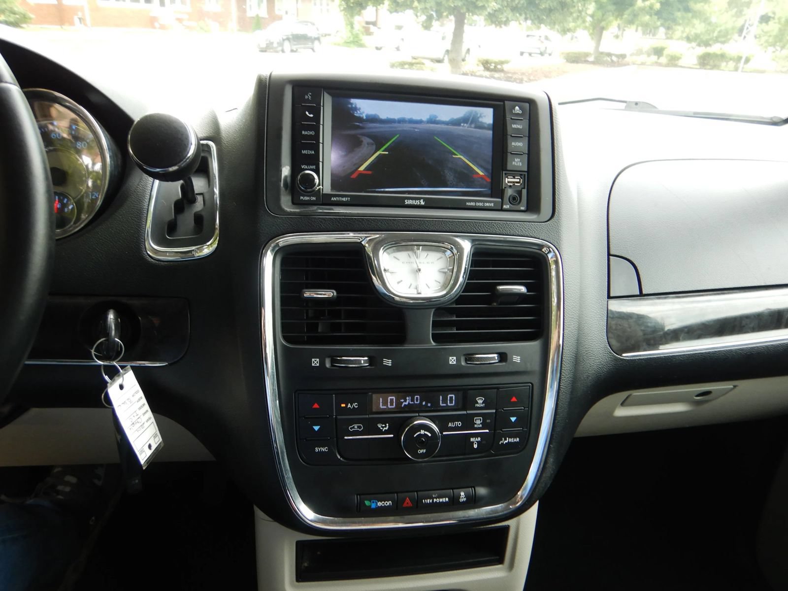 Used 2014 Chrysler Town & Country Touring FWD image 13