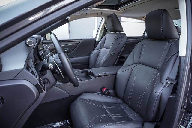 Certified 2025 Lexus ES 300h w/ Luxury Package FWD image 10