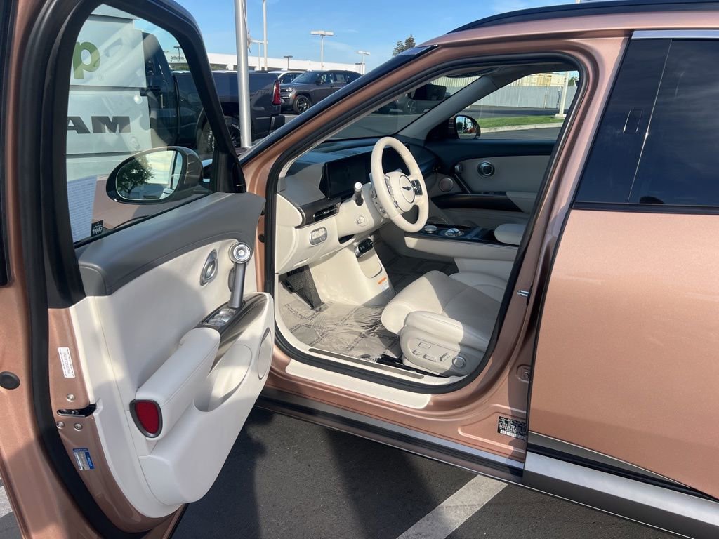 Used 2023 Genesis GV60 Advanced w/ Cargo Package image 18