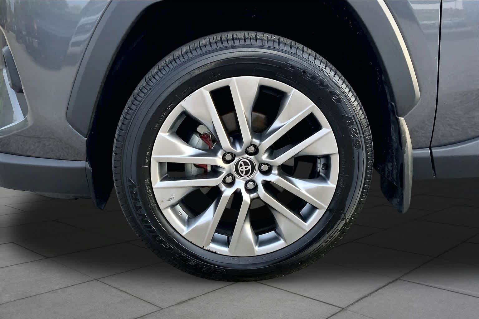 Used 2022 Toyota RAV4 XLE Premium FWD image 11