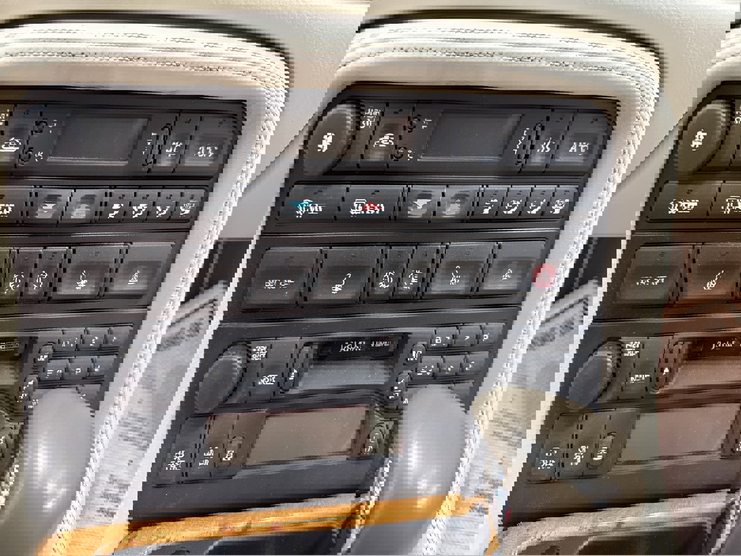 Used 2006 Jaguar XK8 Convertible image 32