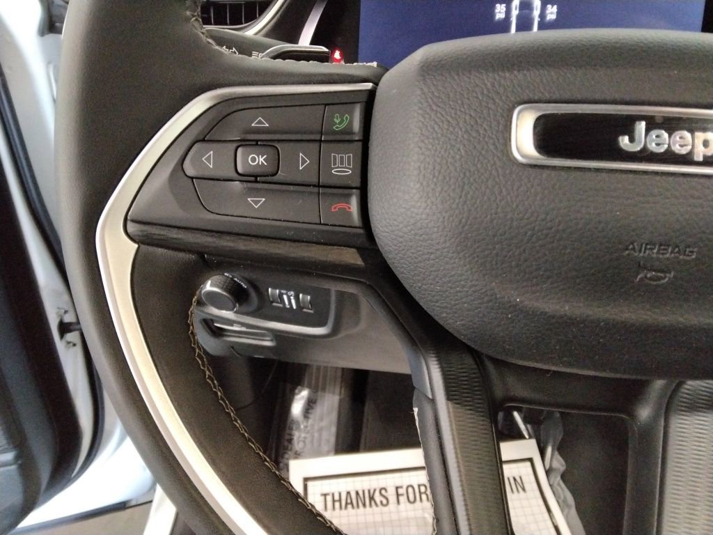 Used 2024 Jeep Grand Cherokee L Laredo AWD/4WD image 13