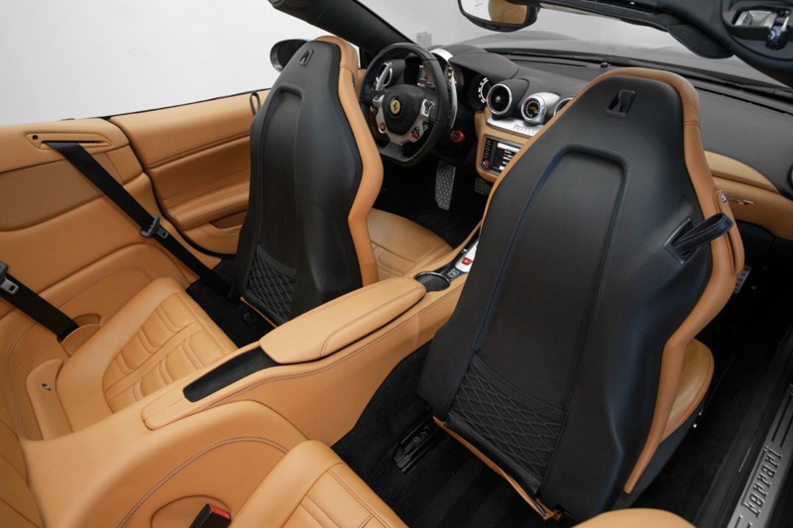 Used 2016 Ferrari California T RWD image 53