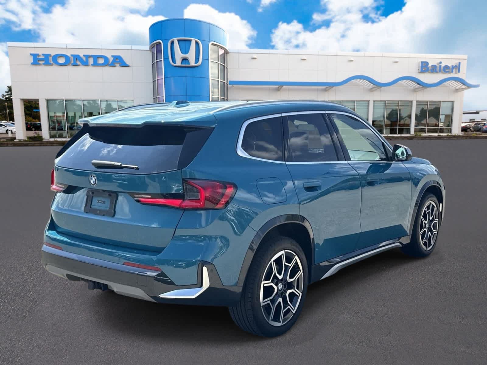 Used 2023 BMW X1 xDrive28i w/ Premium Package AWD/4WD image 5