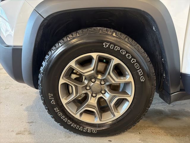 Used 2022 Jeep Cherokee Trailhawk w/ Premium Leather Package image 29