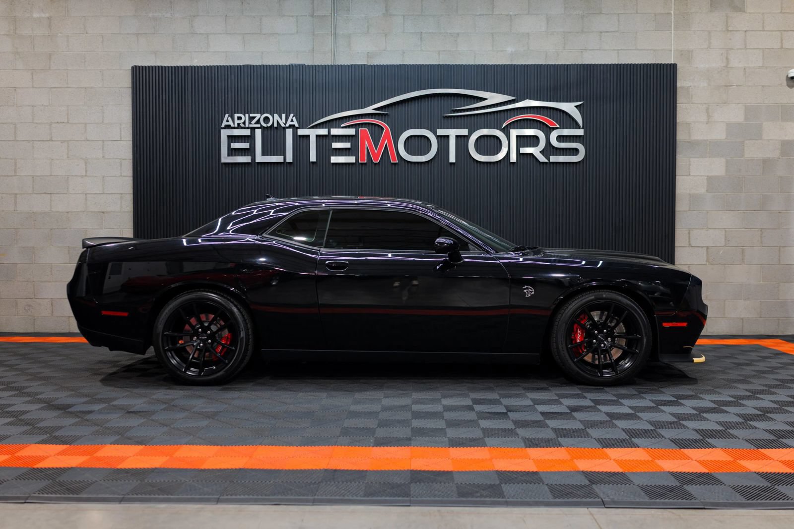Used 2023 Dodge Challenger SRT Hellcat w/ Driver Convenience Group RWD image 2