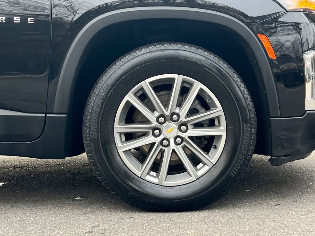 Used 2023 Chevrolet Traverse LT image 9