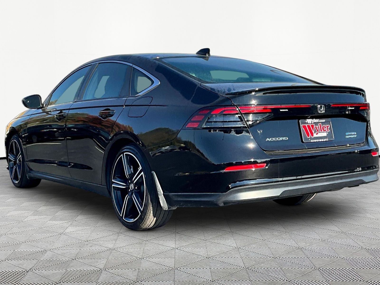 Used 2025 Honda Accord Sport image 4