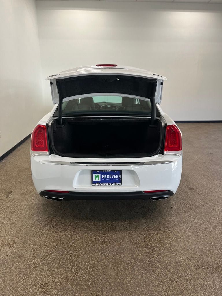 Used 2017 Chrysler 300 Limited AWD/4WD image 5