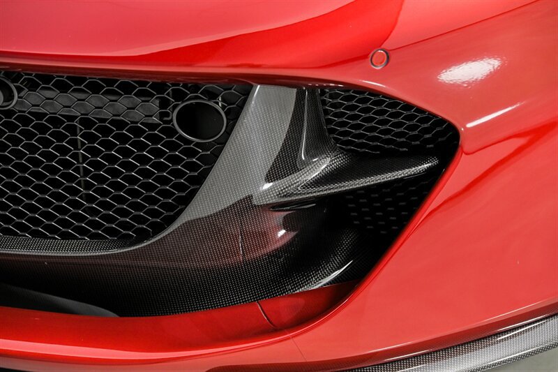 Used 2020 Ferrari 812 Superfast RWD image 4
