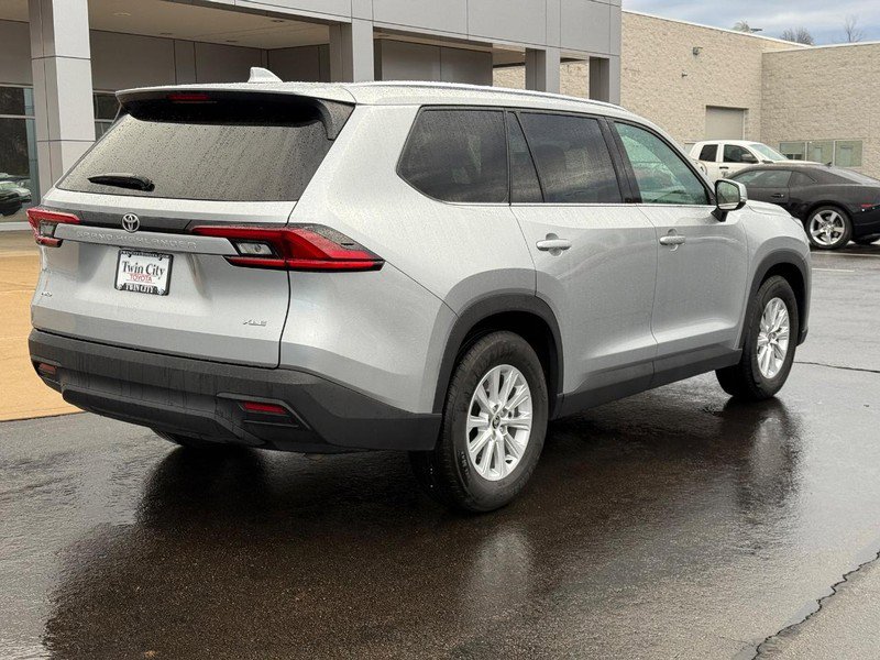 Certified 2025 Toyota Grand Highlander AWD image 3