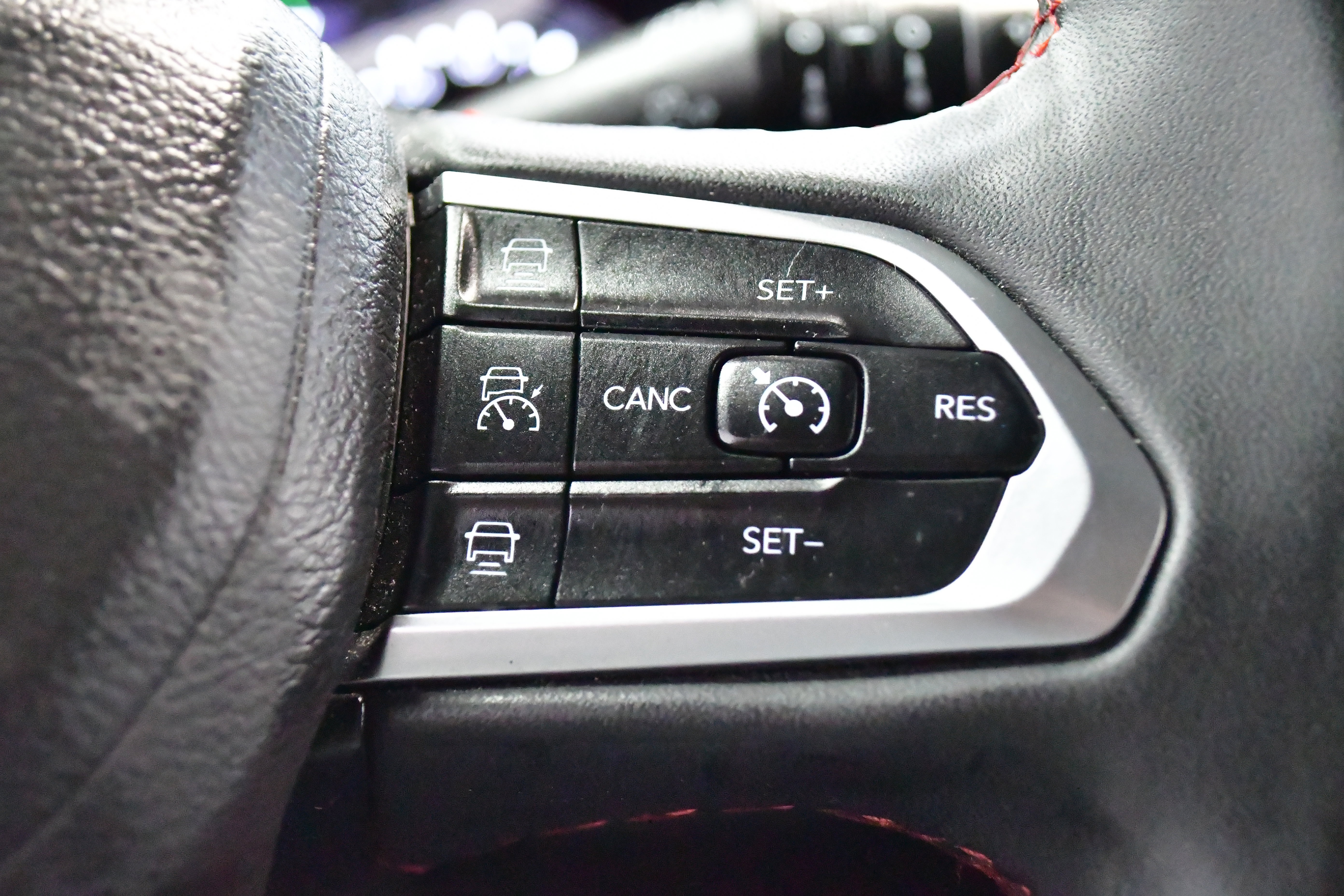 Used 2025 Jeep Compass Trailhawk image 23