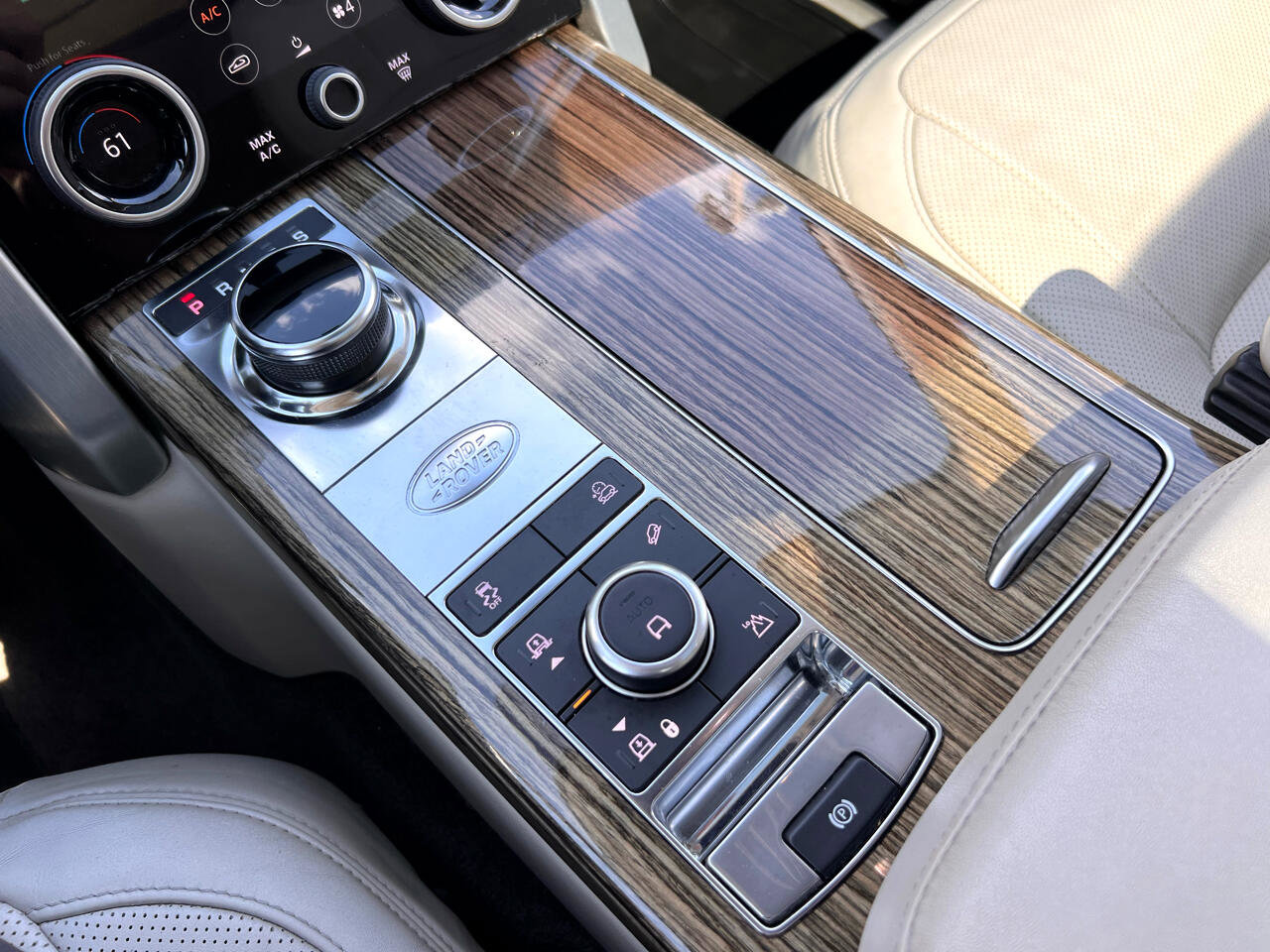 Used 2018 Land Rover Range Rover Long Wheelbase Supercharged image 30