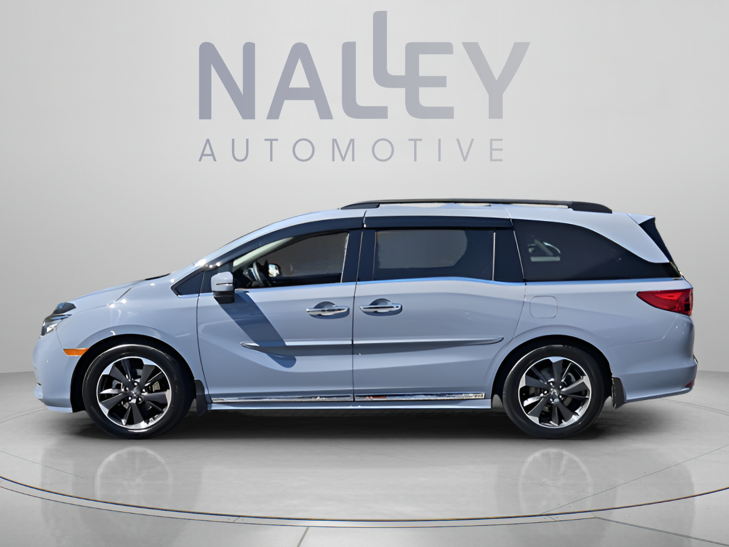 Used 2024 Honda Odyssey Elite image 2