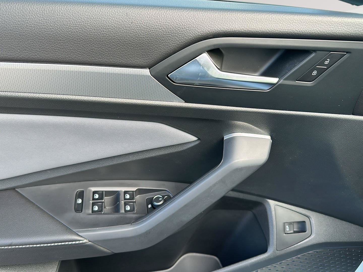 New 2026 Volkswagen Jetta SE FWD image 18
