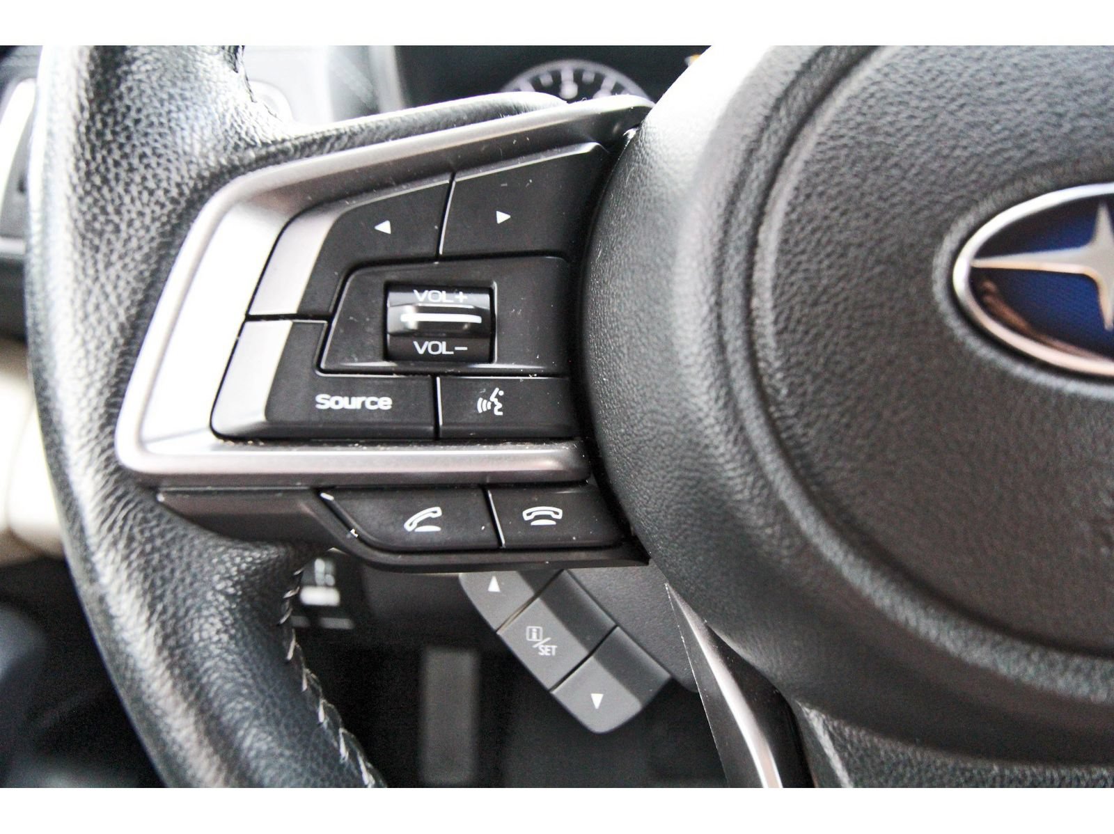 Used 2022 Subaru Ascent Limited w/ Technology Package AWD/4WD image 15