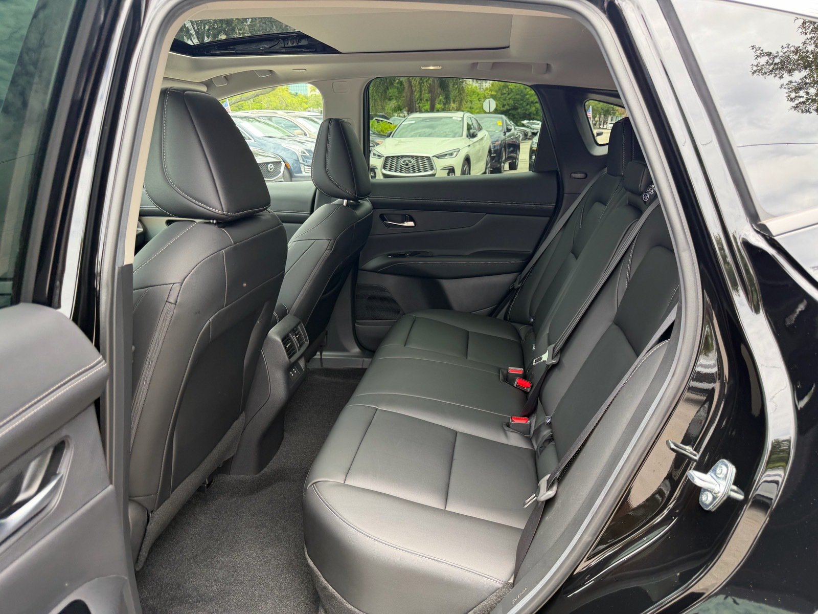 Certified 2025 Nissan Murano SL w/ Cargo Package AWD/4WD image 11