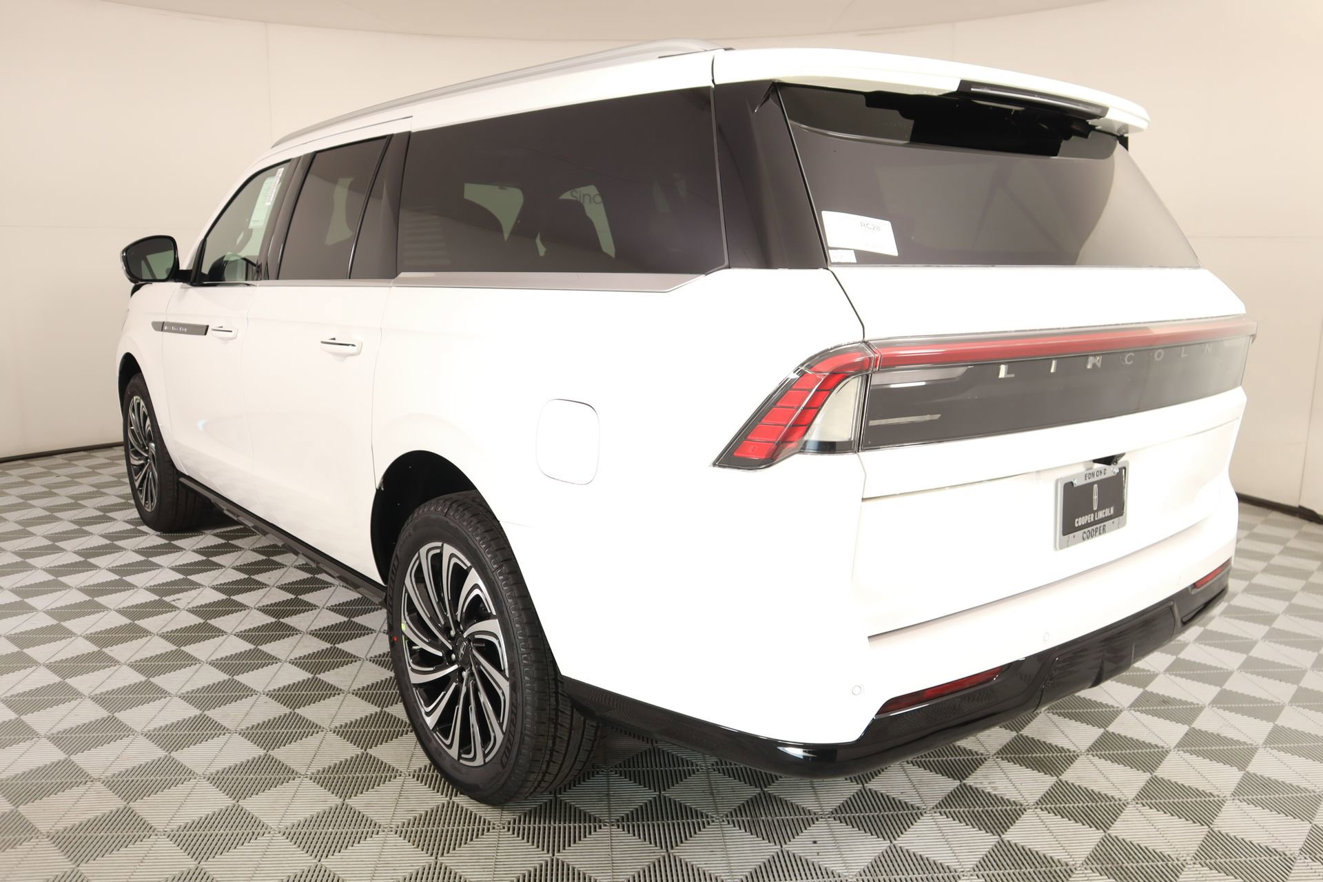 New 2026 Lincoln Navigator L Black Label AWD/4WD image 24