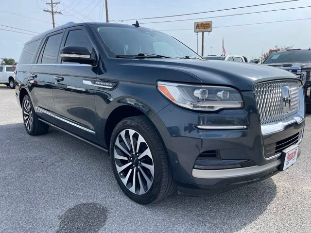 Used 2024 Lincoln Navigator L Reserve AWD/4WD image 3