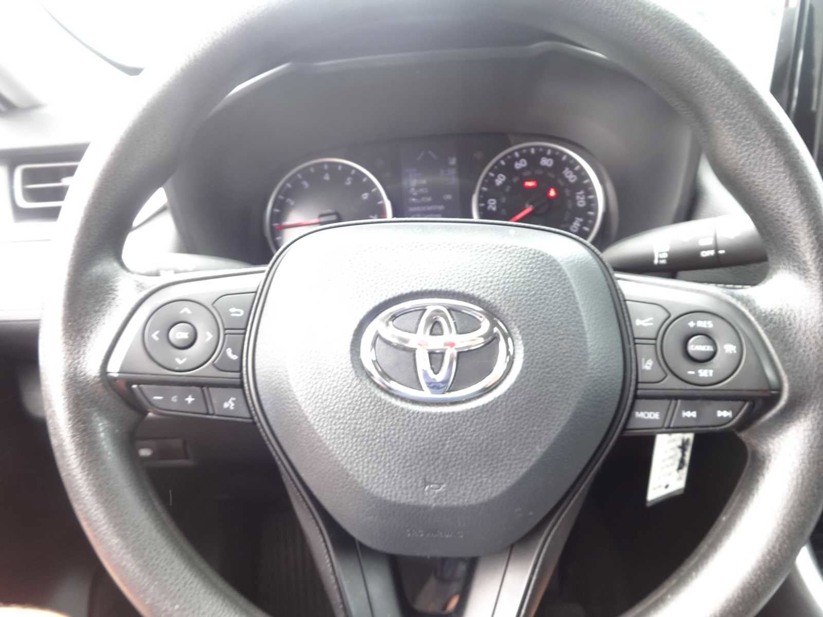 Used 2022 Toyota RAV4 LE image 16
