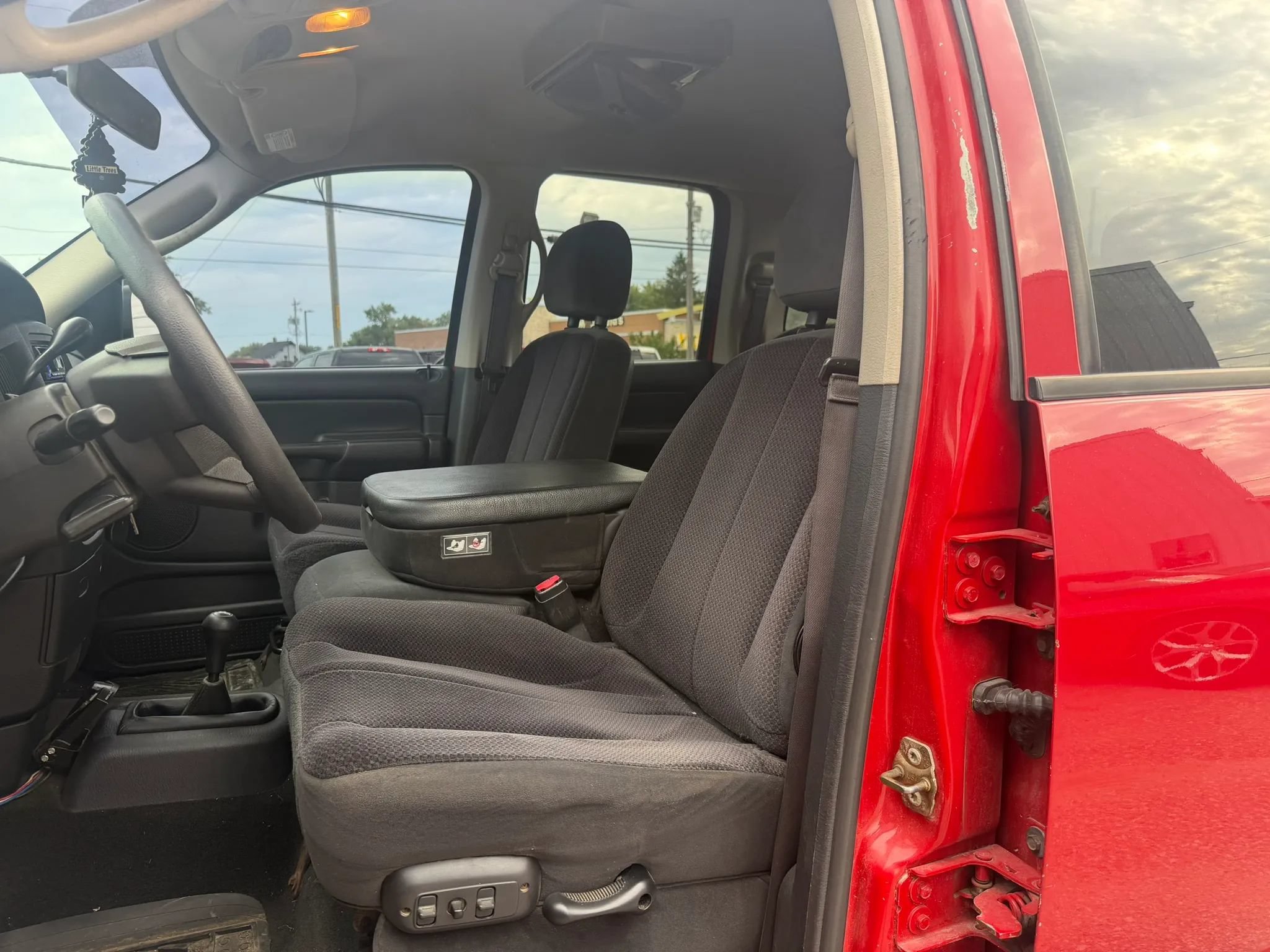 Used 2004 Dodge Ram 3500 Truck SLT w/ Sport Appearance Group AWD/4WD image 15