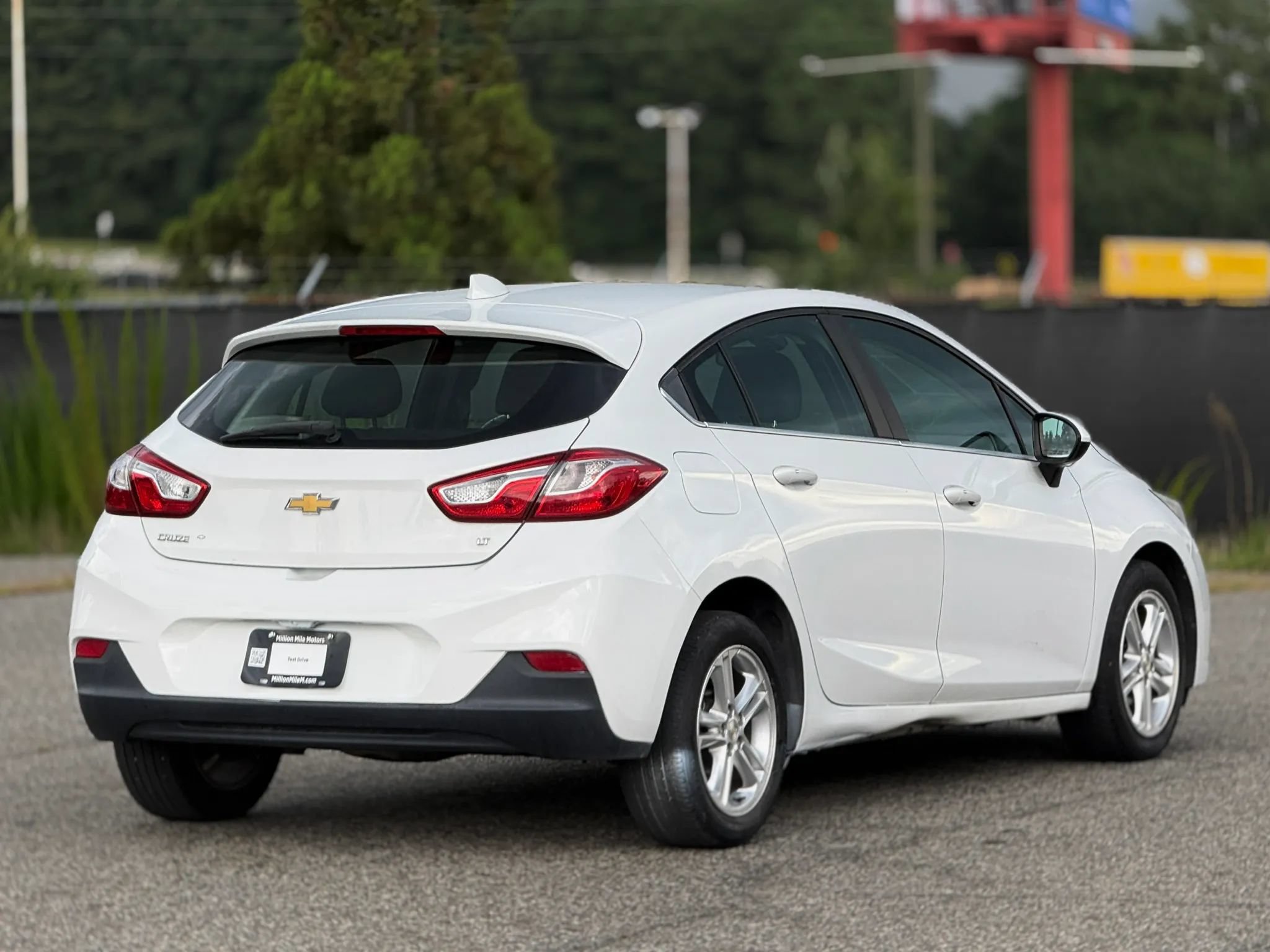 Used 2018 Chevrolet Cruze LT w/ Convenience Package FWD image 9