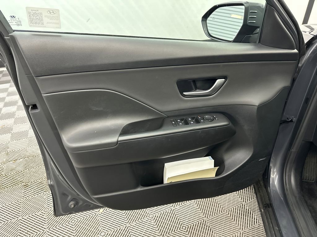 Used 2024 Hyundai Kona Limited image 11