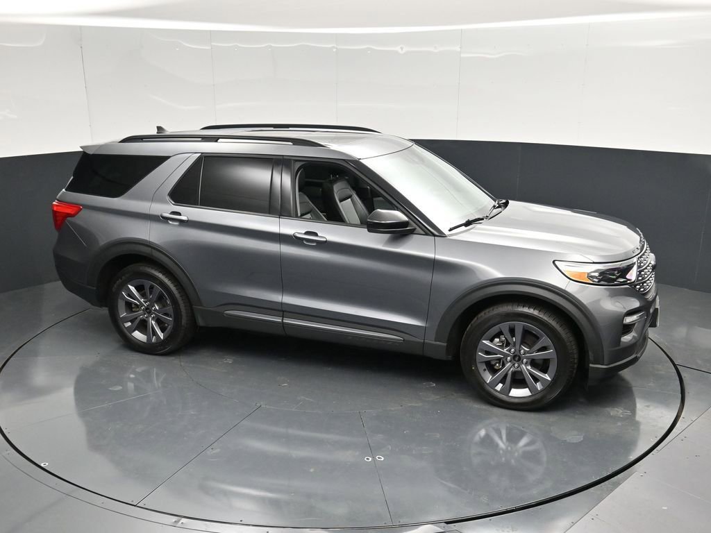 Used 2022 Ford Explorer XLT w/ Equipment Group 202A AWD/4WD image 39