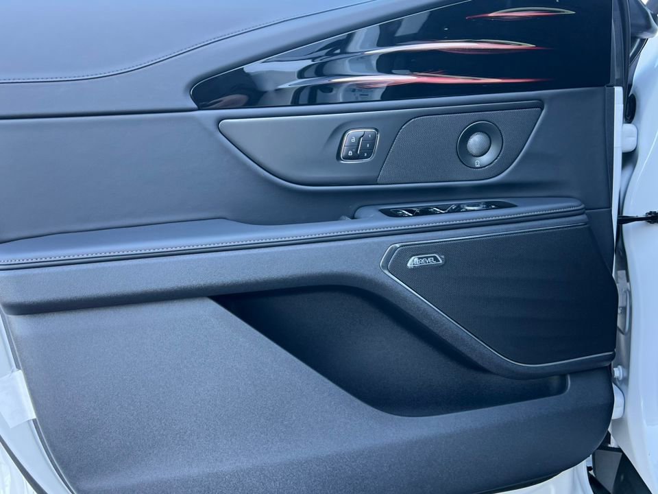 New 2026 Lincoln Nautilus Reserve w/ Jet Appearance Package AWD/4WD image 14