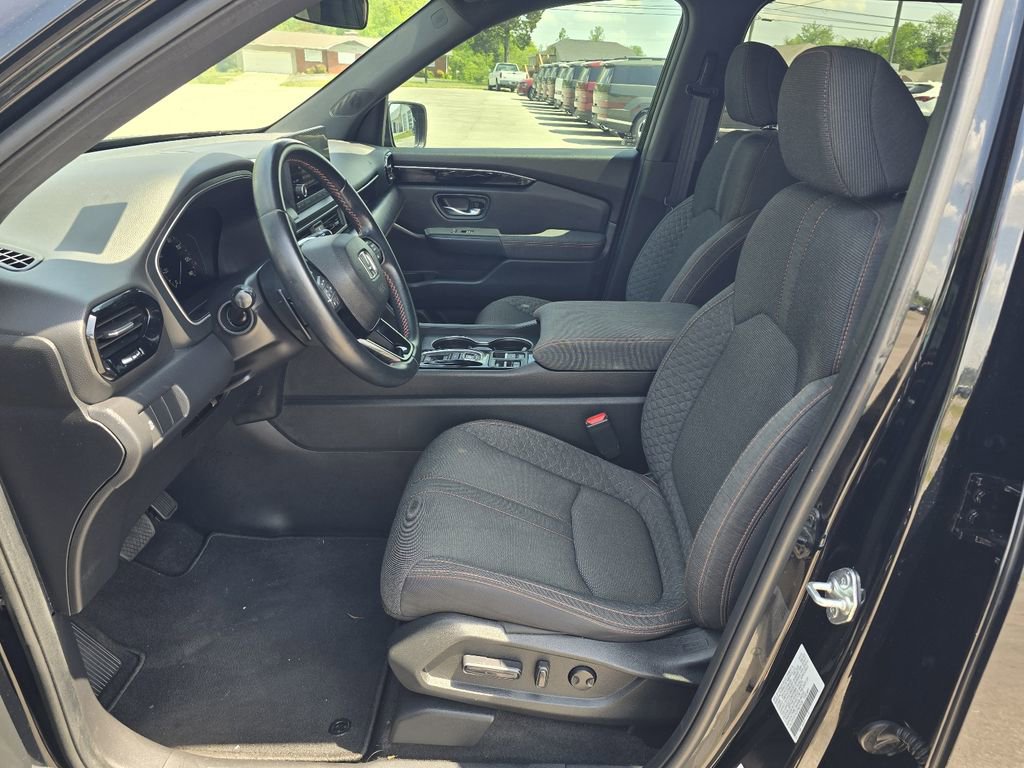 Used 2023 Honda Pilot Sport image 13