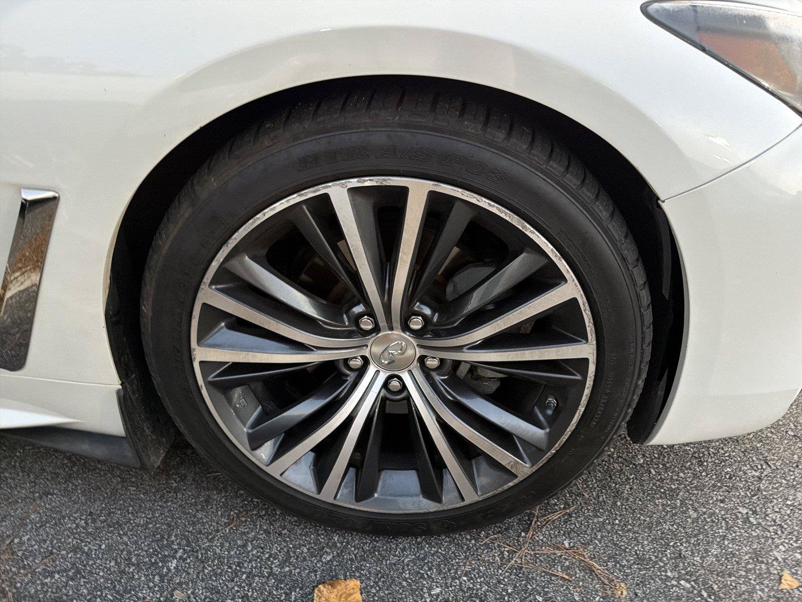Used 2019 INFINITI Q60 3.0t Luxe w/ Essential Package RWD image 9