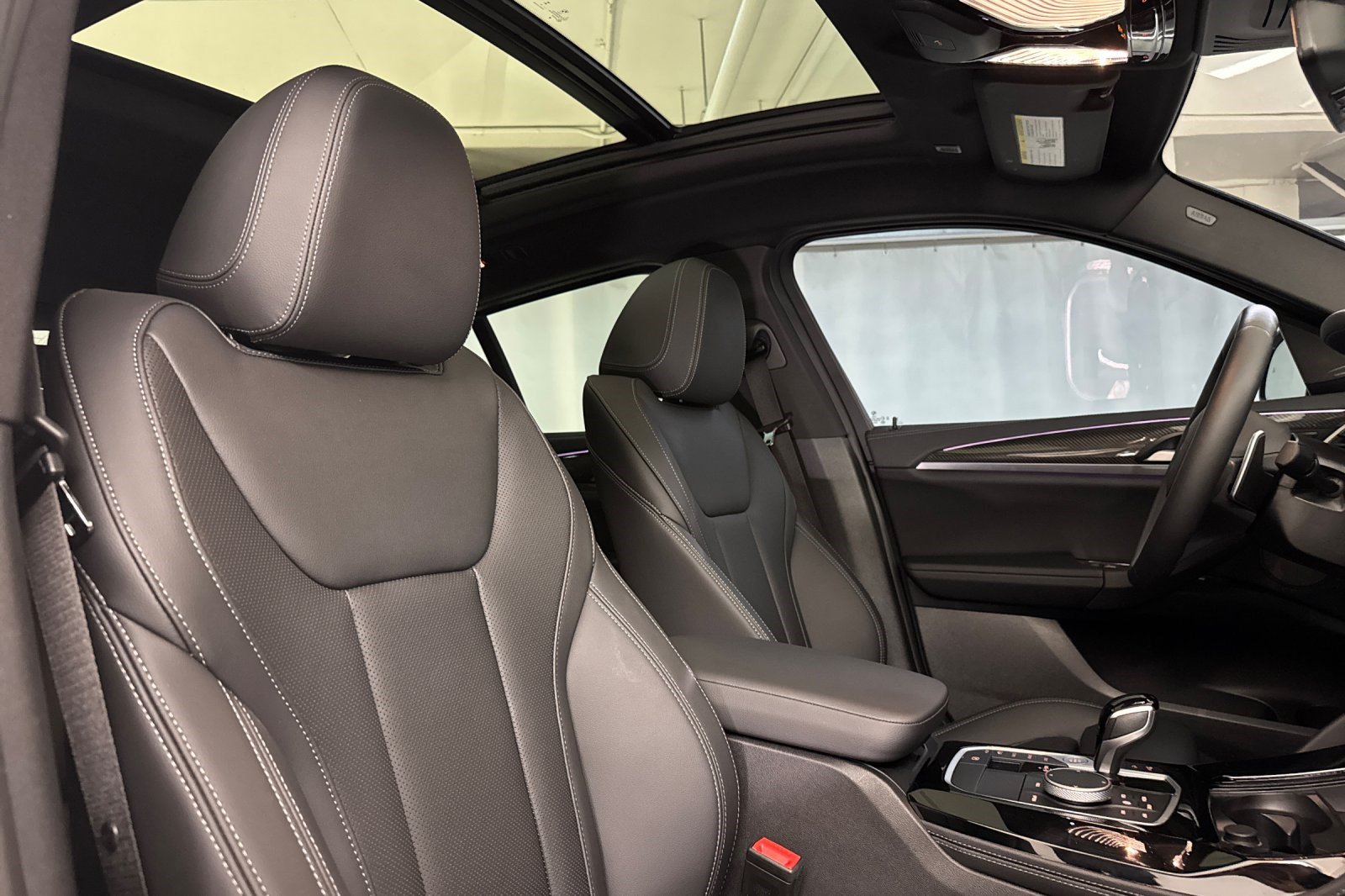 Certified 2025 BMW X4 M40i w/ Premium Package AWD/4WD image 33