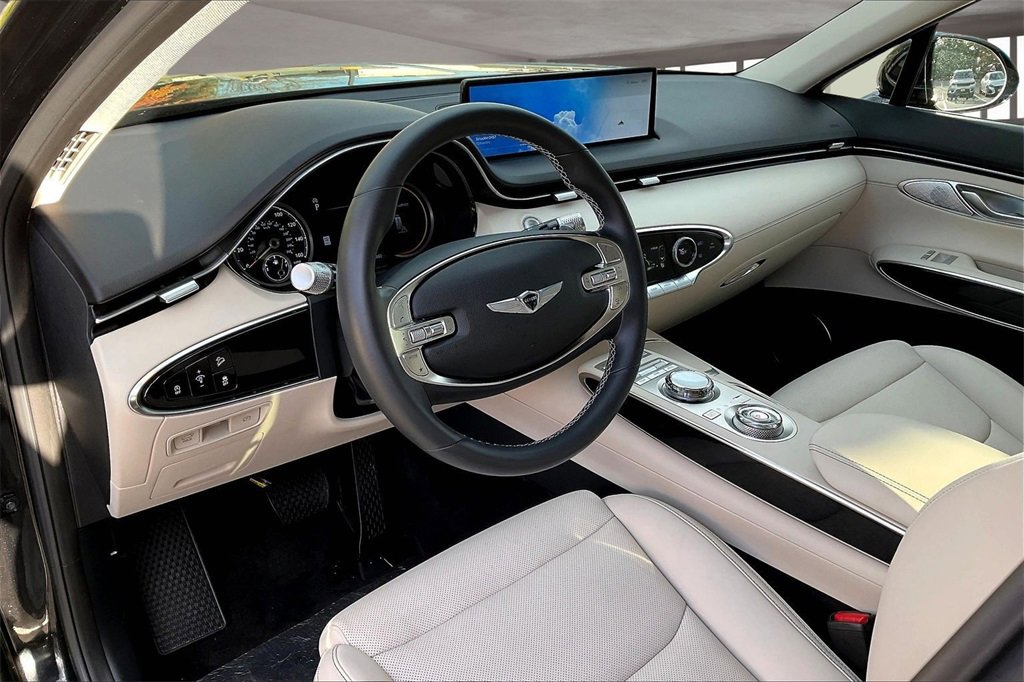 Used 2025 Genesis GV70 2.5T image 14