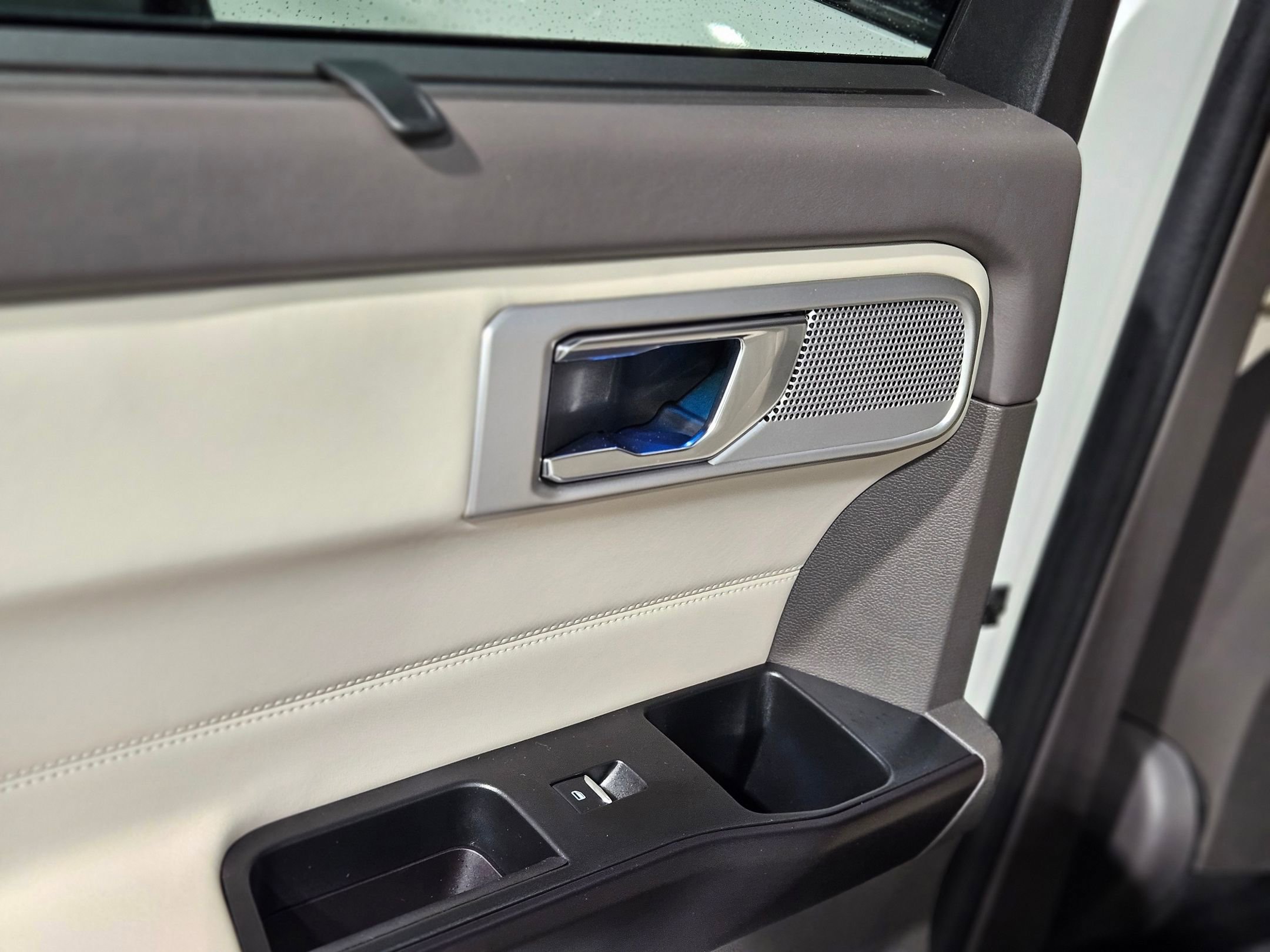 Used 2020 Ford Explorer Platinum image 36